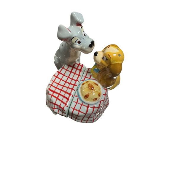 Salt and Pepper Shaker Magnetic / Lady and the Tramp / Table / Disney / Vintage - Picture 2 of 5